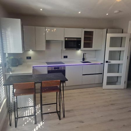 Collier'S Wood En-Suite Apartments Λονδίνο Εξωτερικό φωτογραφία
