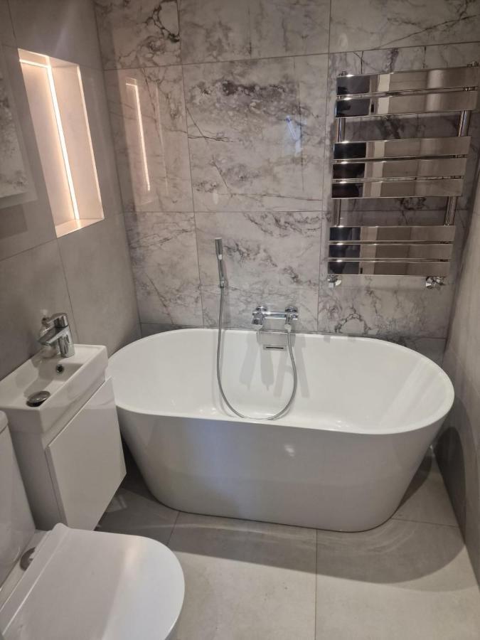 Collier'S Wood En-Suite Apartments Λονδίνο Εξωτερικό φωτογραφία