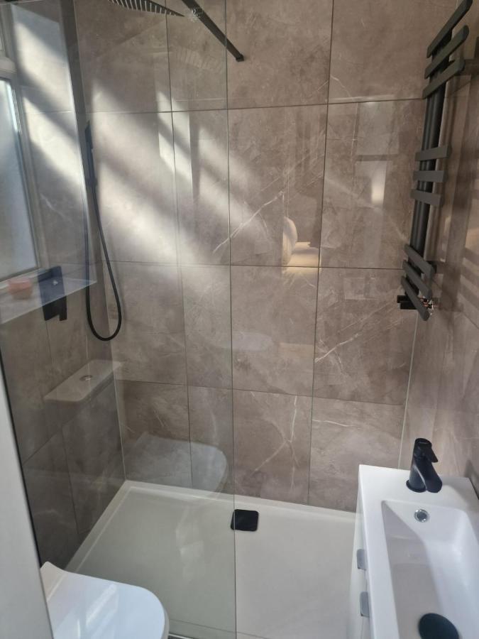 Collier'S Wood En-Suite Apartments Λονδίνο Εξωτερικό φωτογραφία